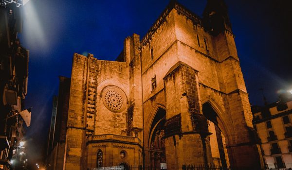 Una iglesia bella e inacabada