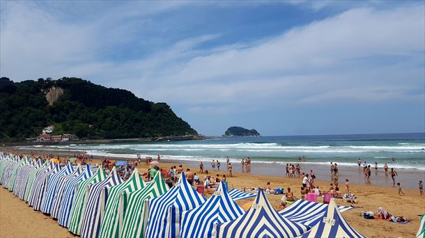 Zarautz beach with the Getaria in the background