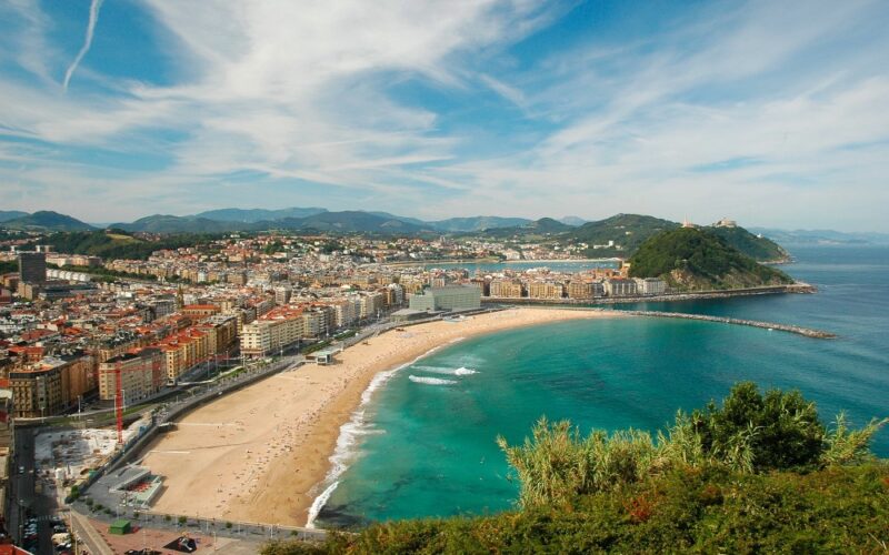 Surf en Guipúzcoa: Guía de las mejores playas, y consejos para principiantes y expertos